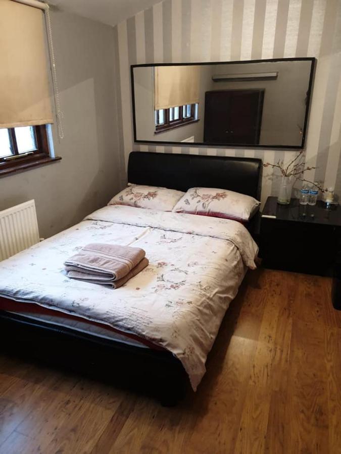 Master Room Near Heathrow London Eksteriør billede